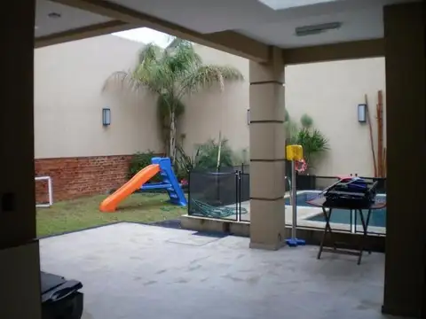 Lujosa casa en Quilmes Residencial Centro