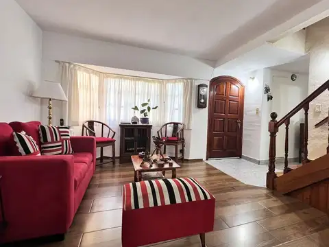 Casa de 4 ambientes con cochera -  Valentin Alsina