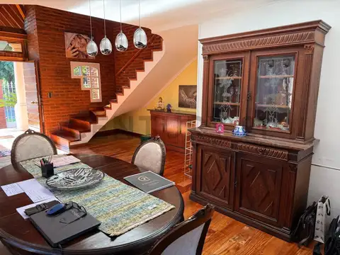 Casa en Venta con 2 cocheras