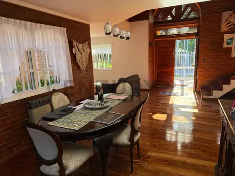 Casa 5 ambientes con 4 baños