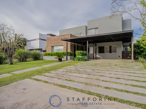 Casa en Venta con 6 cocheras
