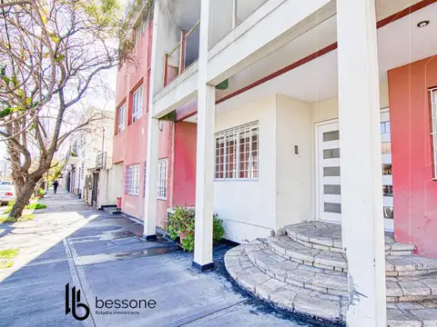 Oficina 18 ambientes con 5 baños