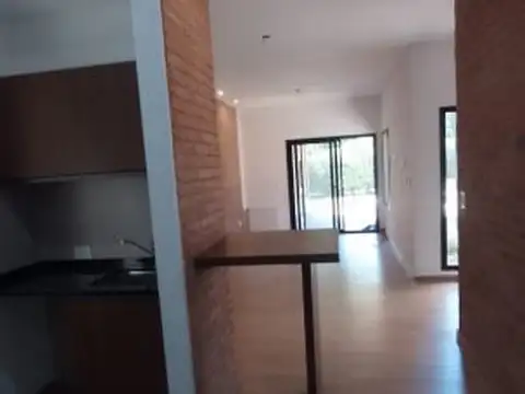 Casa en Alquiler con 1 cochera