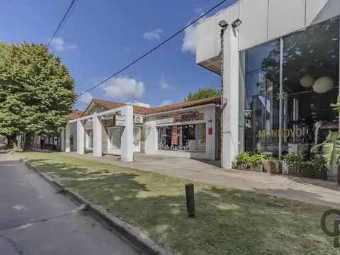 Local en Venta en centro City Bell  - 473 bis entre 14b y 14c - Bloque de 4