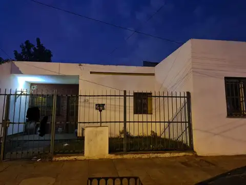 CASA LOTE PROPIO 10 X 20 4 AMB., LAV. PATIO, ENT. AUTO