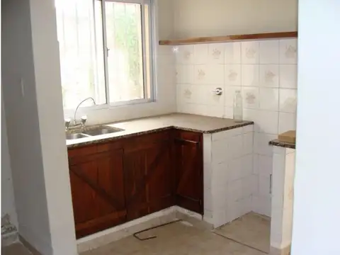 Casa 3 ambientes con 1 baño
