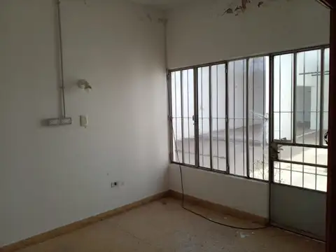 Casa 5 ambientes con 1 baño