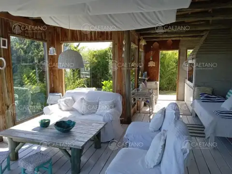 Casa 4 ambientes con 2 baños