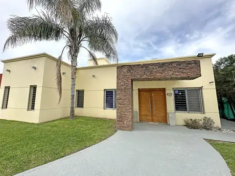 Casa en Venta de 3 dorm. Parque con pileta, galería y parrilla. Barrio Parque Las Picadas