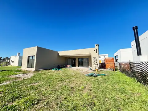 Casa en Venta en Pilar del Este - Santa Lucia, USD 185.000