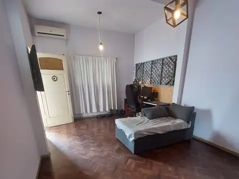 CASA 3 AMBIENTES - CON COCHERA - PATIO - LAVADERO - PARQUE - ZONIF. Ir -