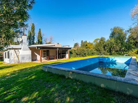 CASA EN VENTA DOS DORMITORIOS GRAN TERRENO FUNES