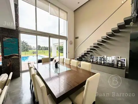 Casa 6 ambientes con 5 baños