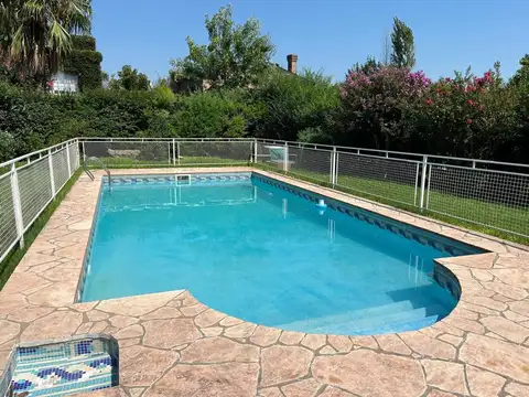 Casa en Venta con 2 cocheras