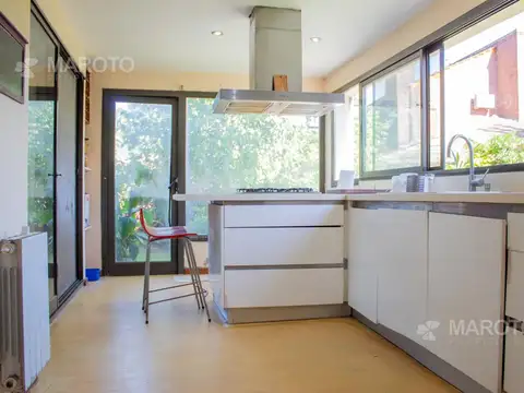 Casa en Venta con 4 cocheras