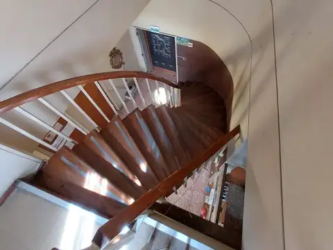 REMAX VENDIMIA VENDE HOSTEL  ,GRAN OPORTUNIDAD