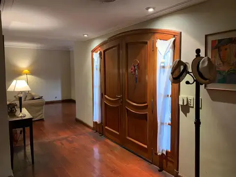 Casa 7 ambientes con 6 baños