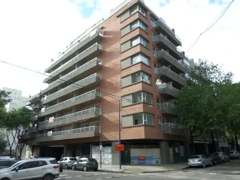 BELGRANO ALQUILER-Amplio monoambientes al frente con balcón a mts plaza.