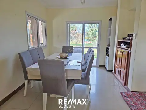 Casa 5 ambientes con 2 baños