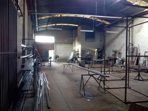 Galpon en Venta 52  mts Fondo