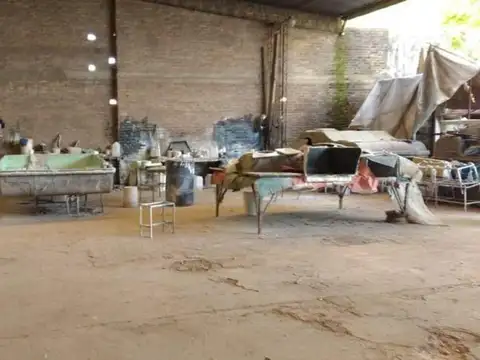 Galpon en Venta 25  mts Frente