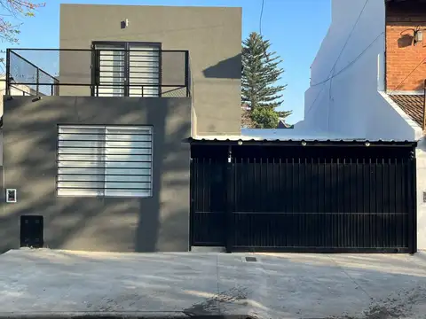 Casa en Alquiler con 4 cocheras