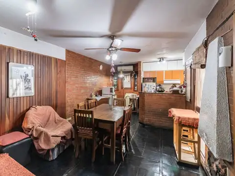 Casa 8 ambientes con 3 baños