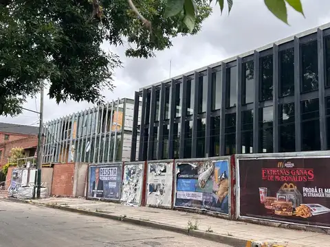 Oficina en Venta con 5 cocheras