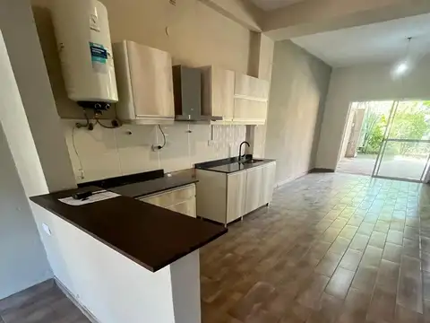 Depto Tipo Casa en Alquiler con 1 cocheras