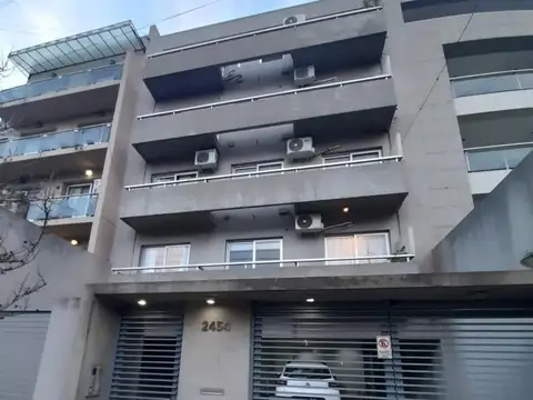 Departamento 2 ambientes con balcón y cochera a la venta en Castelar Norte