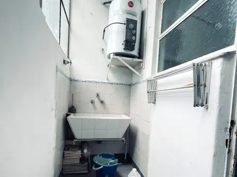 Caseros Centro, 2 amb a una cuadra estacion. Oportunidad 