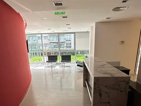 Oficina en Alquiler con 2 cocheras