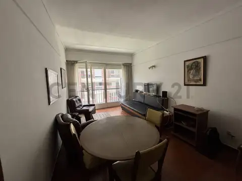 Departamento 3 ambientes con balcón zona Guemes