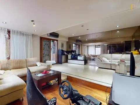 Venta departamento 4 ambientes con patio y cocheras en Avellaneda centro