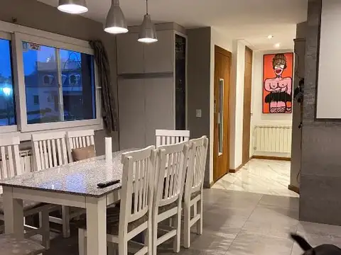 Espectacular casa en Abril de tres plantas