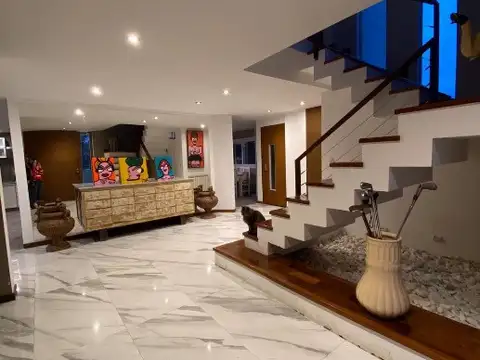 Espectacular casa en Abril de tres plantas