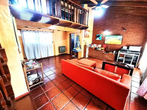 VENTA CASA 4 AMB C/ PILETA CASTELAR