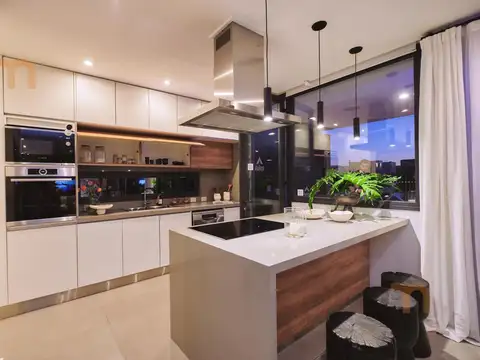 Casa en Venta con 4 cocheras