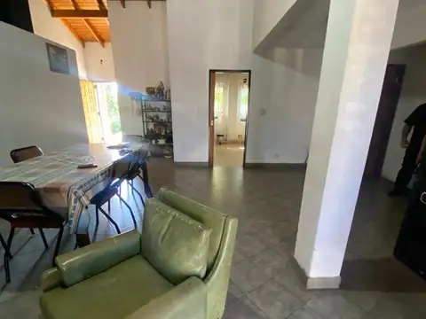 Casa en venta + local - José Clemente Paz