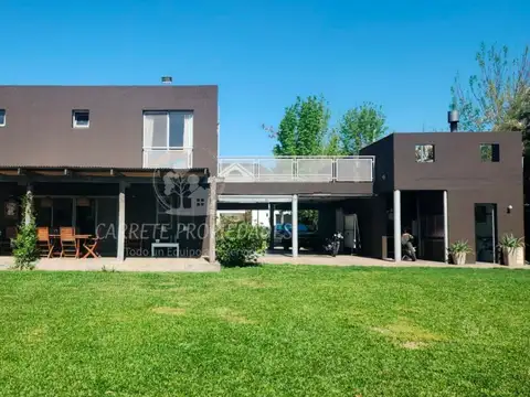 Casa 5 ambientes con 5 baños