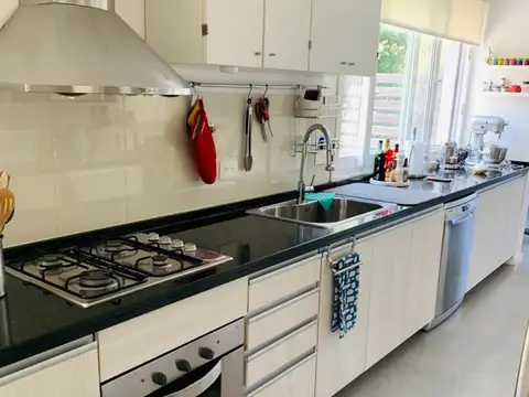 Casa 5 ambientes con 3 baños