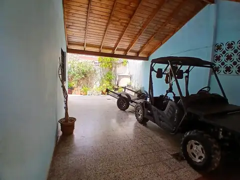 Venta de Linda Casa Multifamiliar con Local: ¡Perfecta para Negocio y Vivienda!