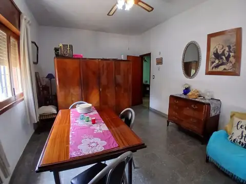 Casa 5 ambientes con 2 baños