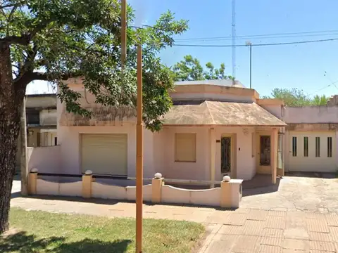 VENTA CASA - ZONA CENTRO.-