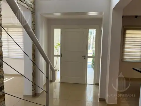 Casa en Venta en Solar Del Bosque, USD 270.000