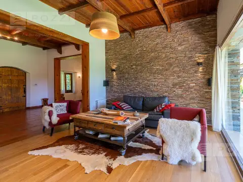 Casa en Venta con 5 cocheras