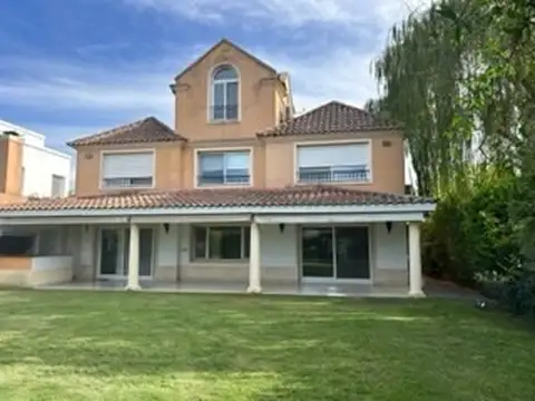 Casa en Alquiler de 4 dormitorios