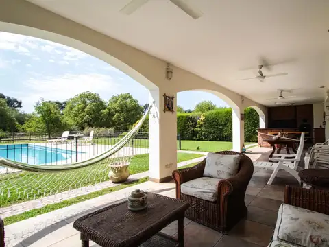 Estupenda construcción y amplitud en todos los ambientes