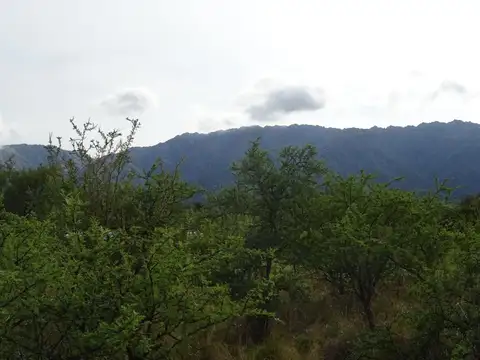 Terreno con impactantes vistas a las sierras de 1500 m2 
