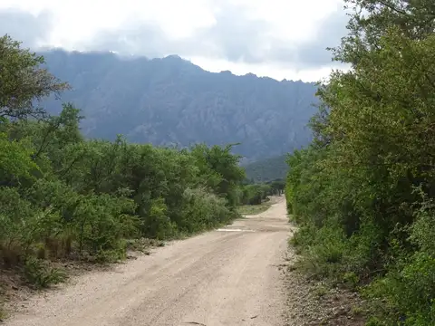 Terreno con impactantes vistas a las sierras de 1500 m2 